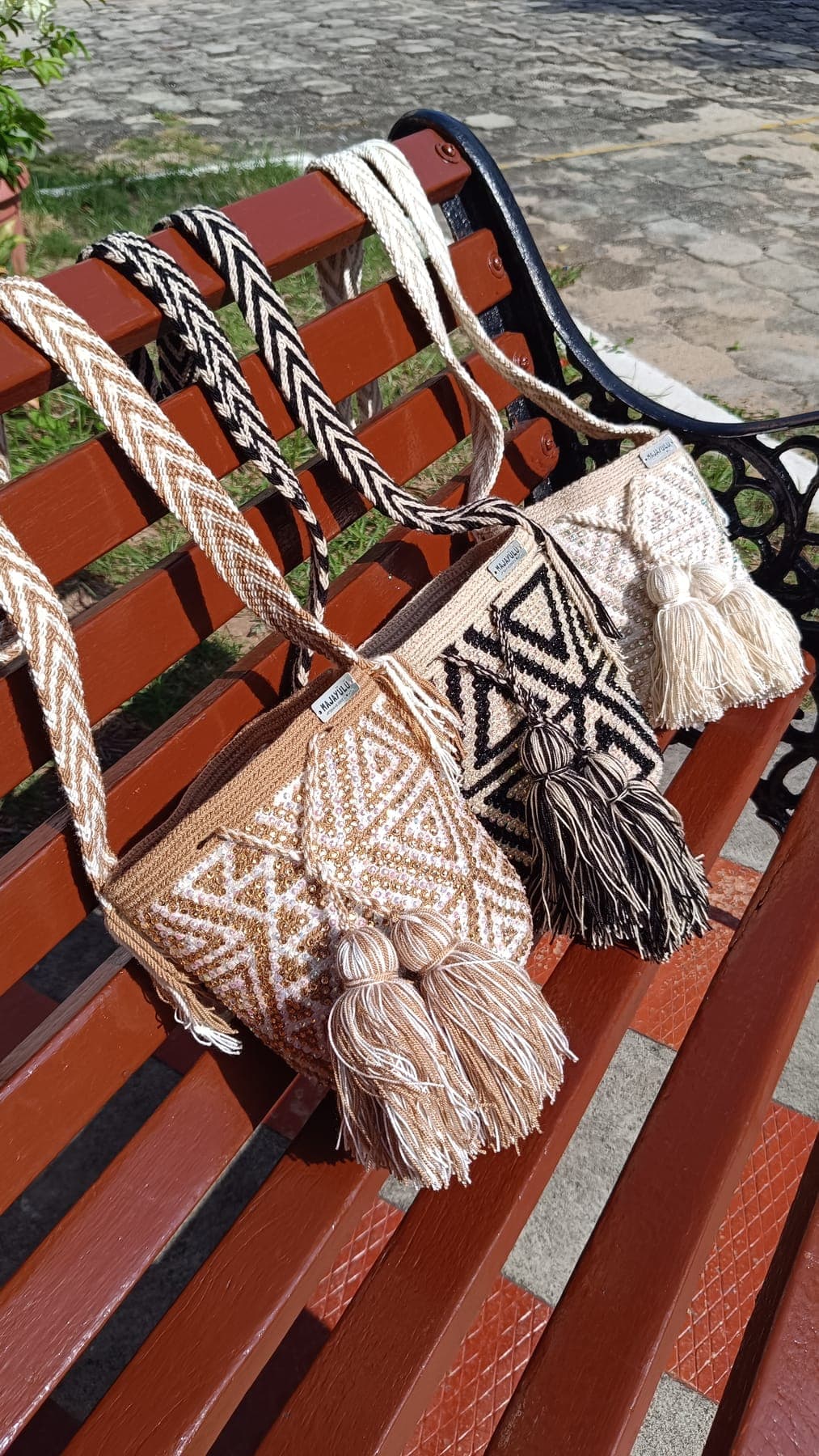 Mochilas wayuu tradicionales tejidas a mano