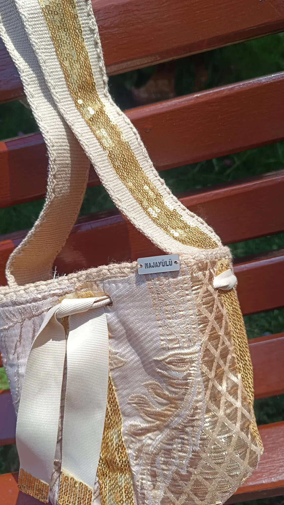 Mochila pequeña contemporánea · 002 beige dorado