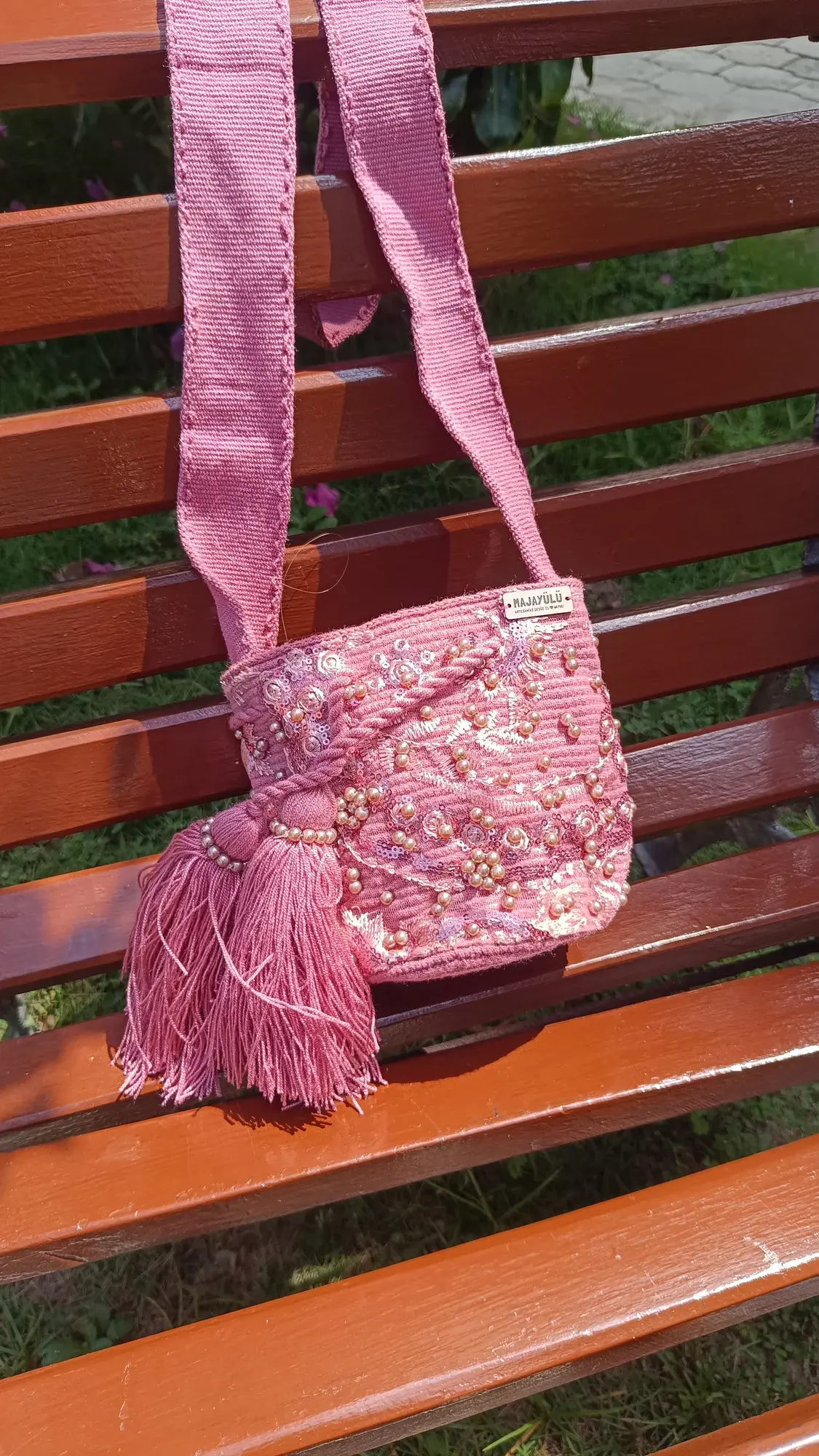 Mochila pequeña recamada