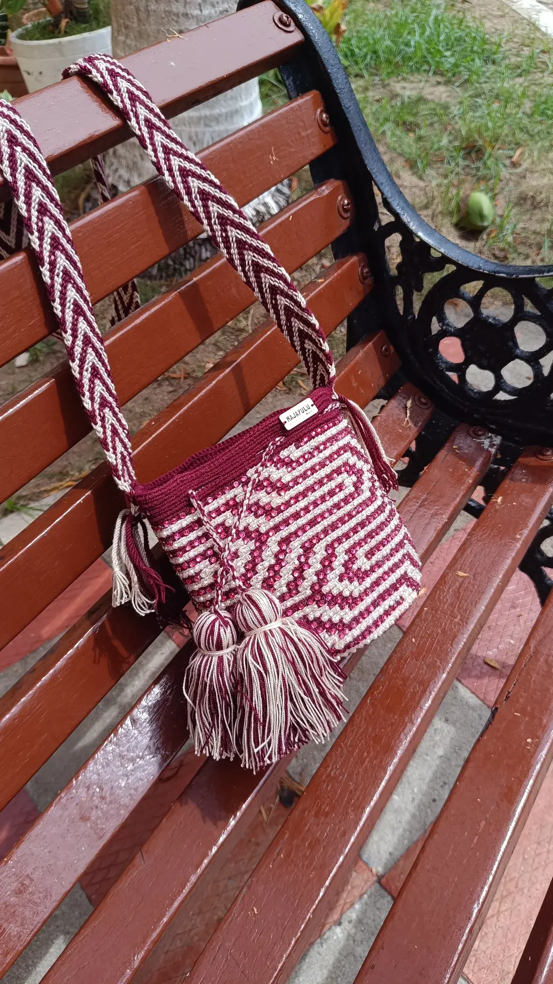 Mochila pequeña piedras · 002 vinotinto